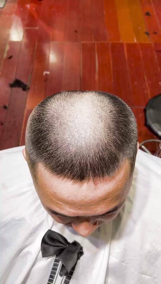 最年轻的马蹄发型男士发型