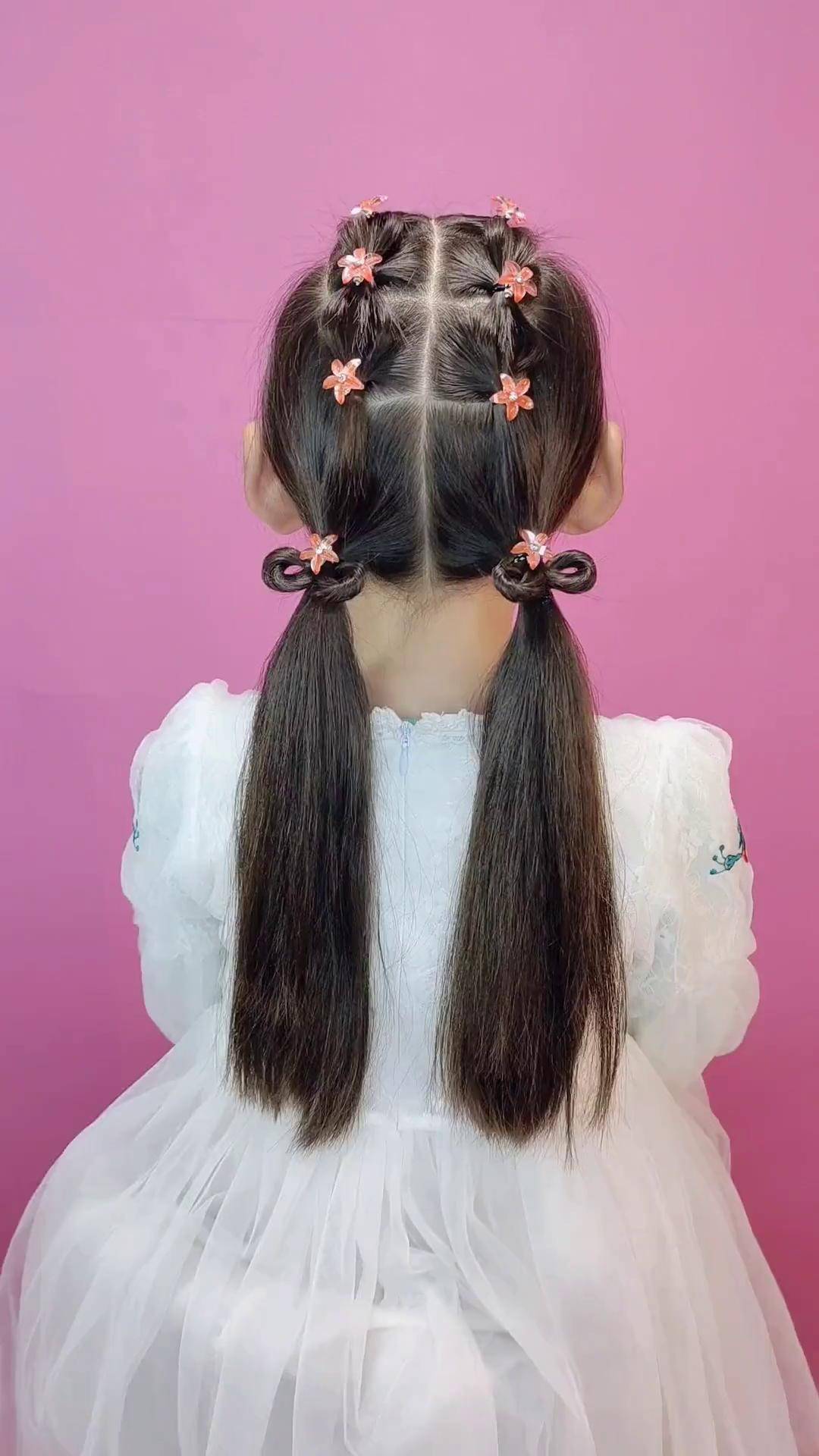 五一发型安排起来,简单蝴蝶结双马尾五一假期 儿童编发编发萌萌儿童