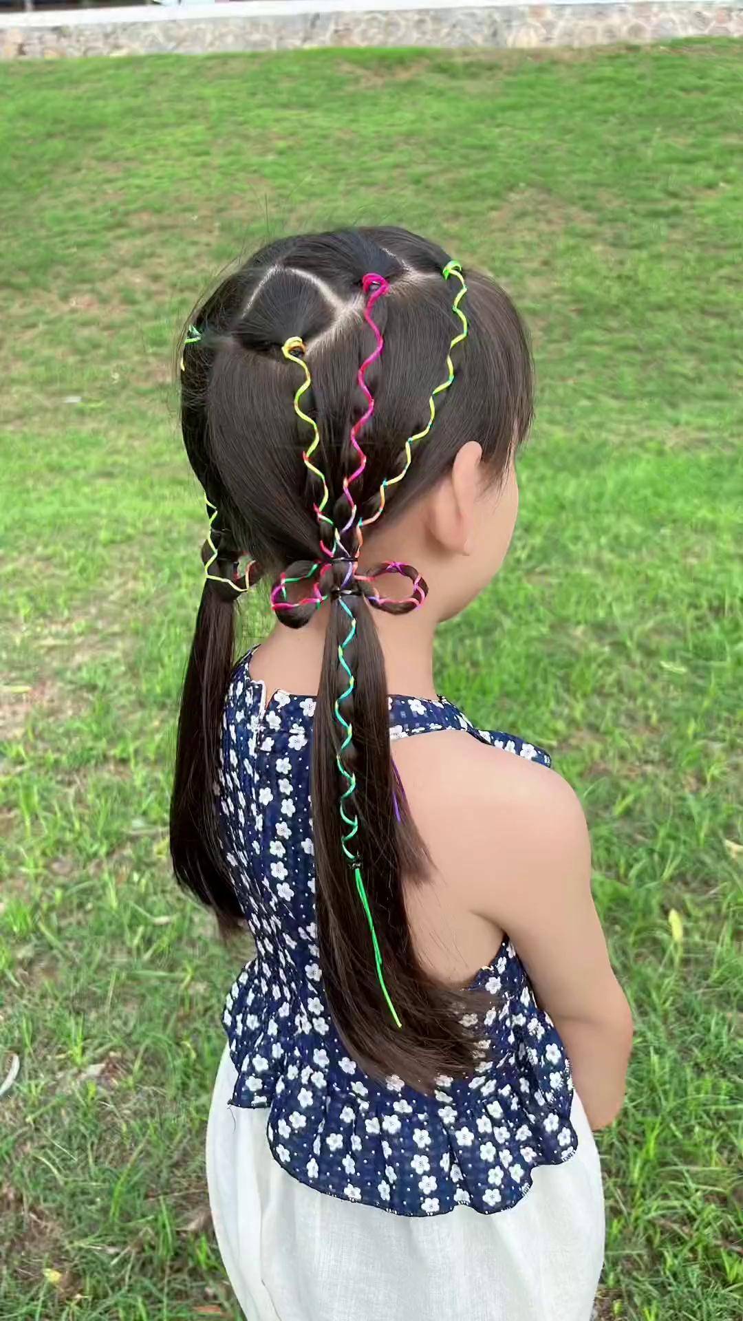 五一假期怎么能少得了彩绳编发呢?