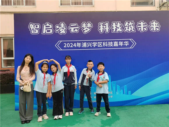 凌河小学校长图片