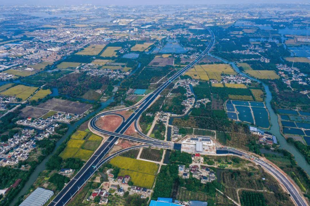 "苏州交投建设管理有限公司项目管理五部副经理张梦茹说.苏台高速公路