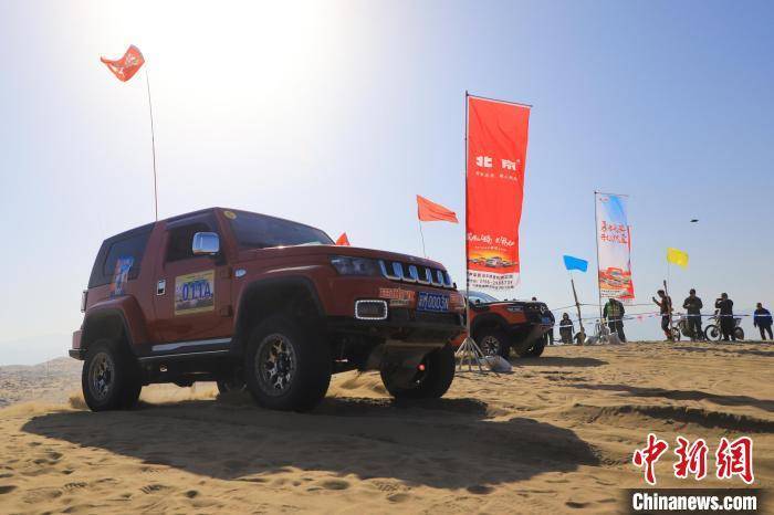 600余名赛车手齐聚新疆博斯腾湖 争夺沙漠越野霸主
