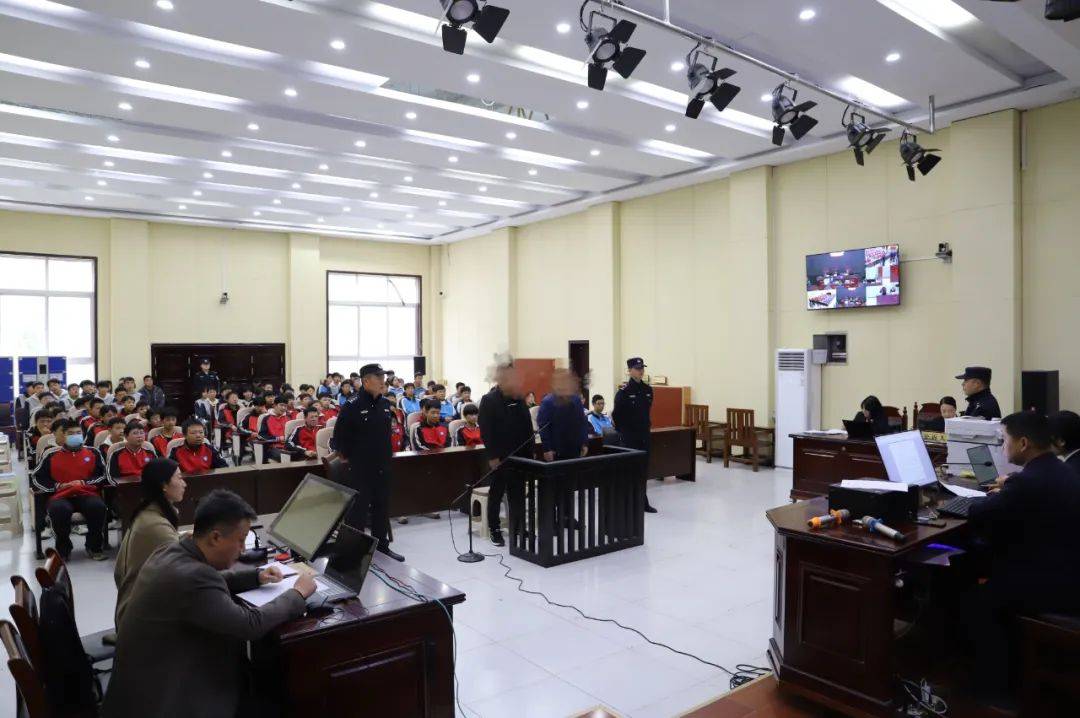 康县法院公开开庭审理"帮信罪"案件