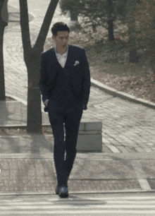 单看平平无奇,但是跟女主孔孝真组合在一起的时候