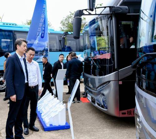 华为"黑科技"加持!苏州金龙新v系客车创新引领旅游出行未来