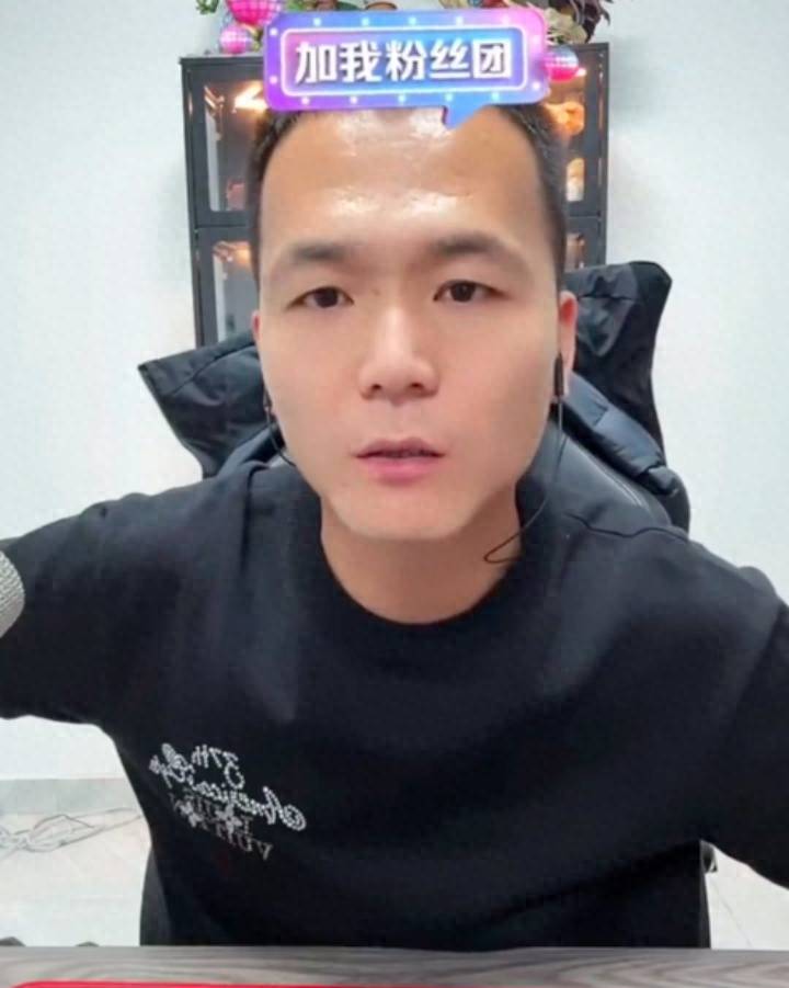 千万粉丝网红“潘宏爱玩狗”被指虐狗，宣布暂时停播：闹心，心态再不调整要爆炸了