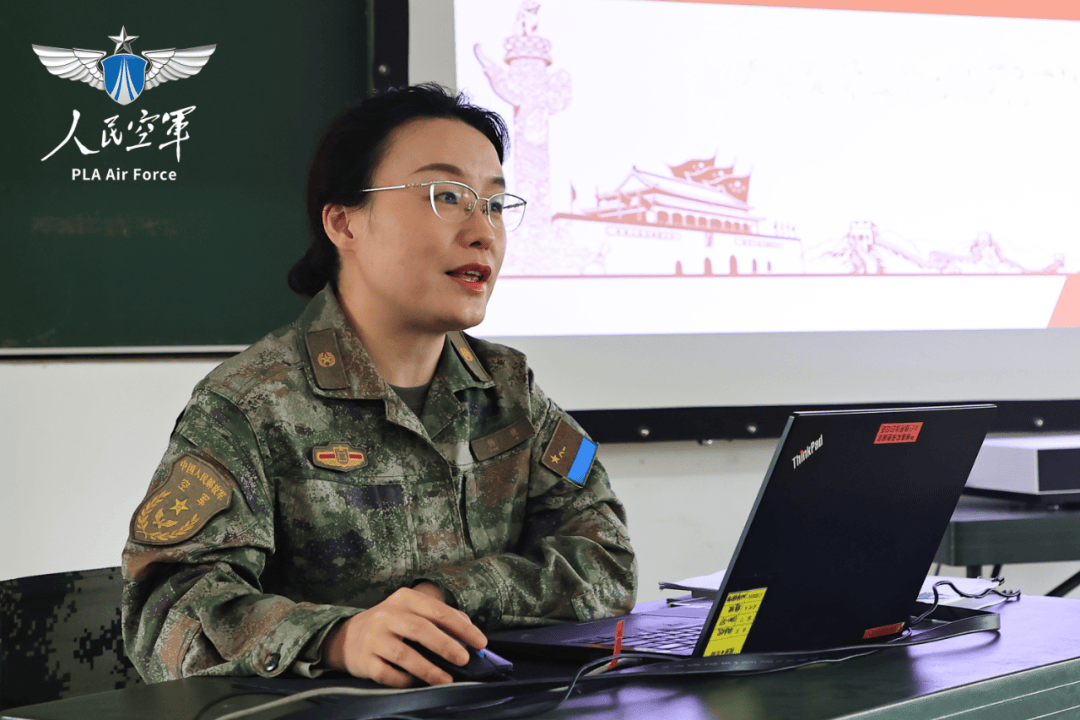 空军某后勤训练基地文职人员杨婕:"奋进的脚步不能停"