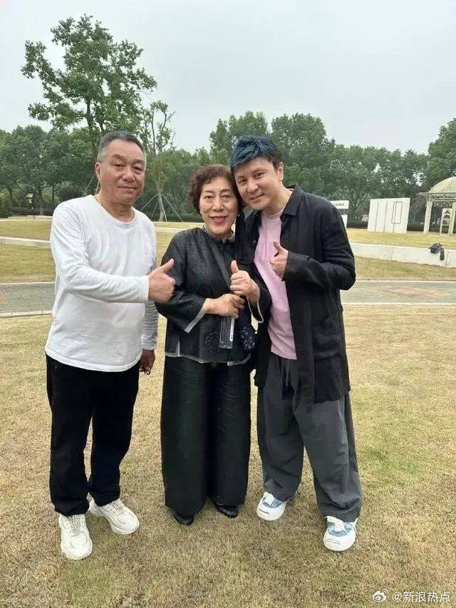 图源:相关方社交账号10月15日,乔任梁的父母@高彩萍和乔老爷 在个人