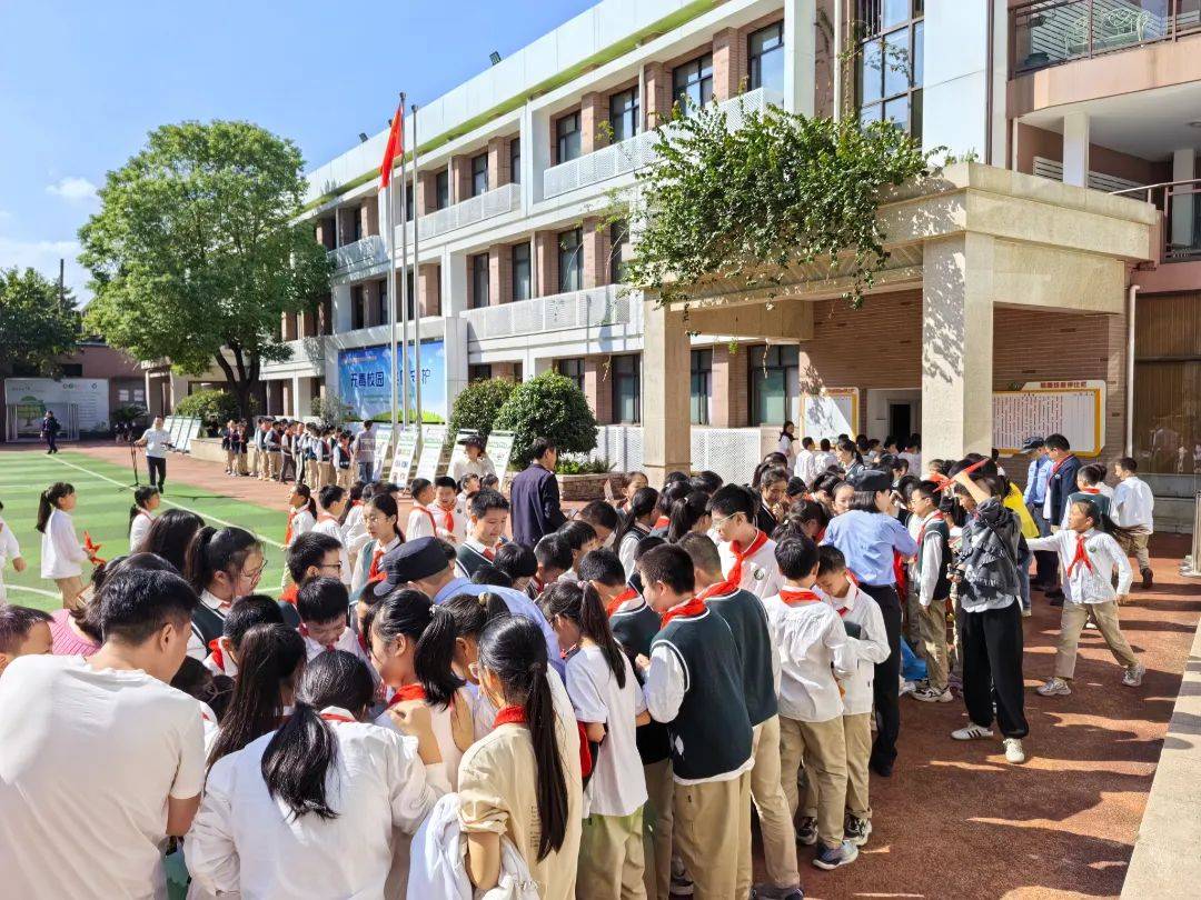 同创新村小学图片