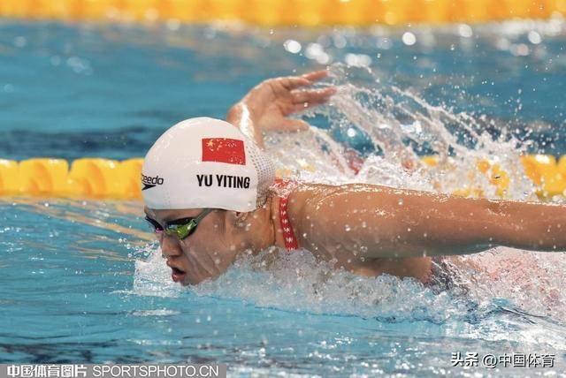 游泳世界杯新加坡站| 余依婷女子100混夺银!潘展乐男子400米自夺铜