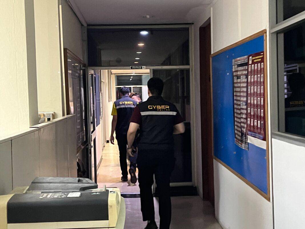 泰国警察团伙“上门”勒索华裔男子上百万元,9名警察涉案被捕 泰国警察团伙“上门”勒索华裔男子上百万元,9名警察涉案被捕
