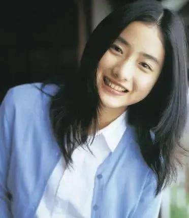 "国民女神"石原里美:刚出道就患癌症,战胜病魔依然很美