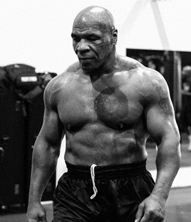 大战在即,58岁的泰森再次引发健康担忧:他的心脏能承受得住吗?