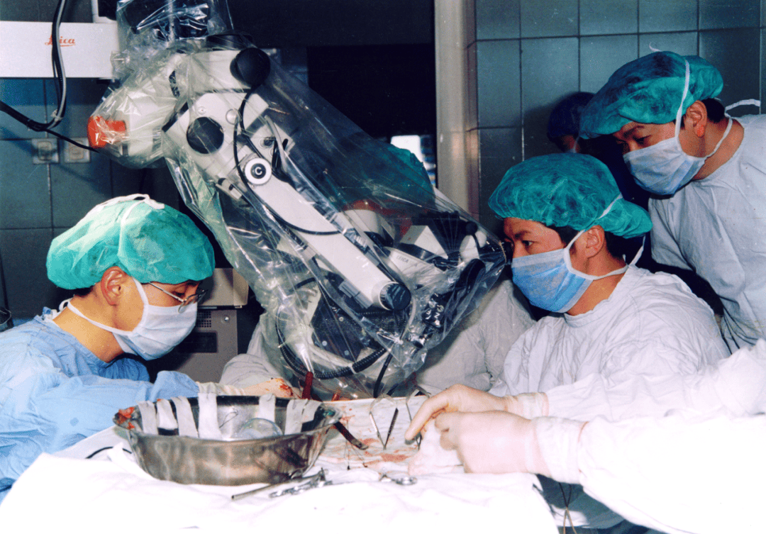 奋斗史•家国情丨20世纪80-90年代,神经外科发展起高峰