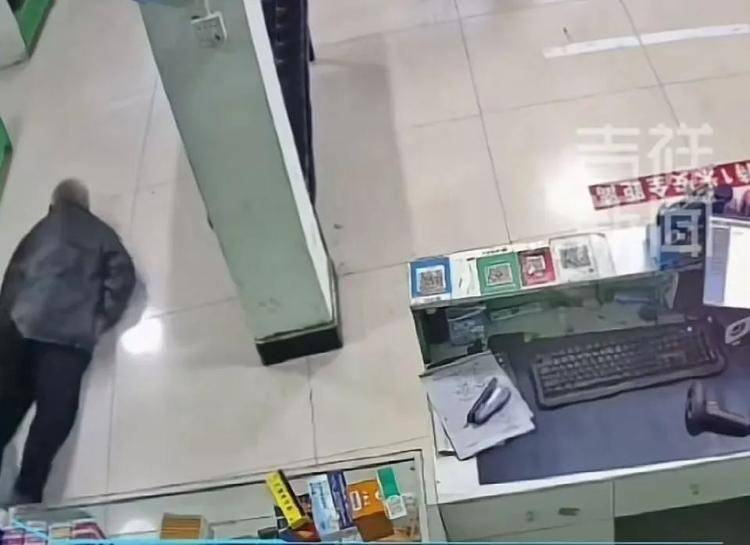 药店摔倒无人扶老人已去世,律师:药店无需担责 药店摔倒无人扶老人已去世,律师:药店无需担责