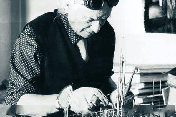 图片[2]-中产和老钱的距离，隔着一个翡翠海岸 -华闻时空