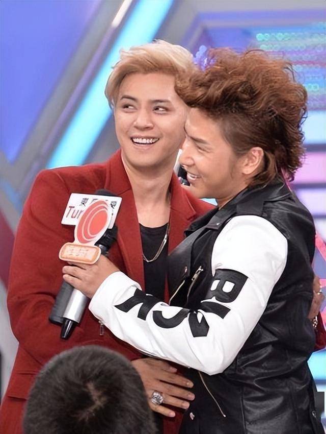 欧弟再上热搜!为父还债20年,养不起前妻女儿,却因现女友喜当爹