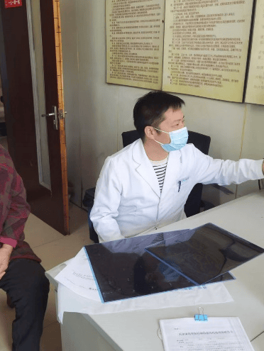 真没想到在家门口就看上专家了,太方便了"周三上午,王庆坨医院外科