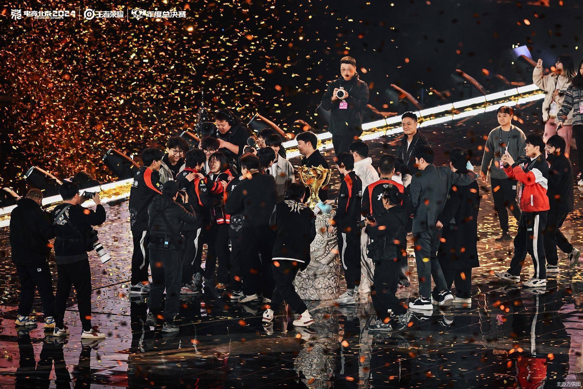 总冠军回 年辉煌征 程与荣耀相关图片4