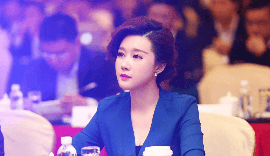 上海财经女主持人(上海财经女主持人吴)