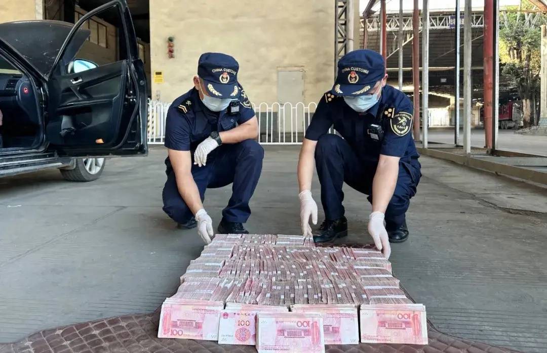 一出境车辆内藏匿187万元现金未申报，被昆明海关查获