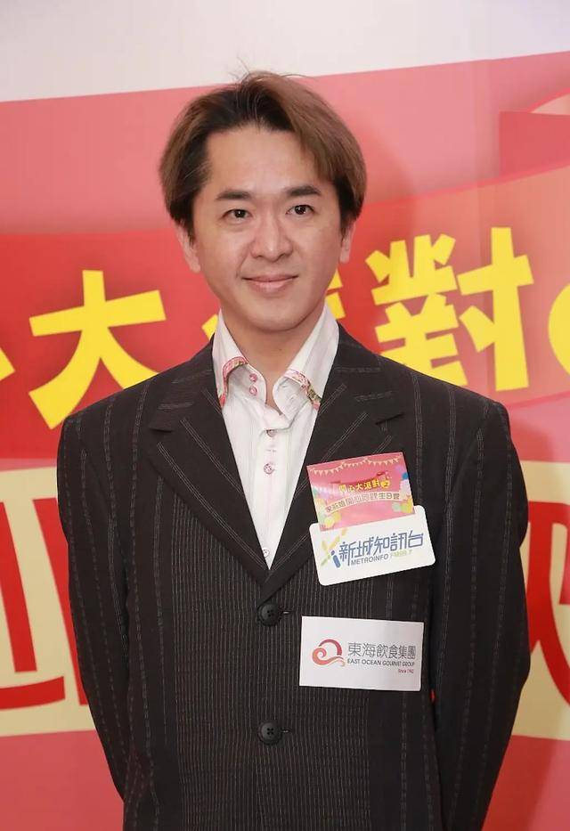 自称曾被同剧女星追求,现时有多个女友_邓兆尊_陈彦行_感情