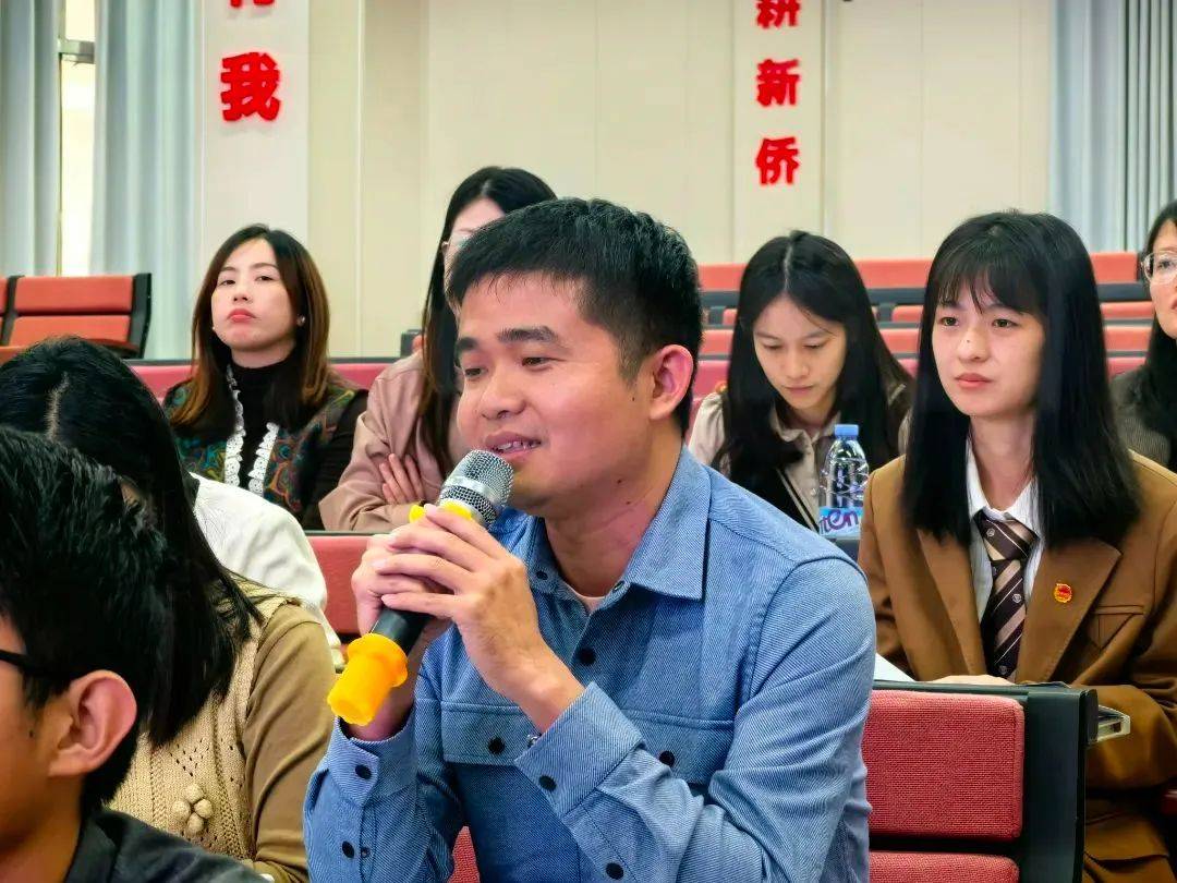 各校代表就杨安妮老师的公开课内容进行了深入的交流和探讨.