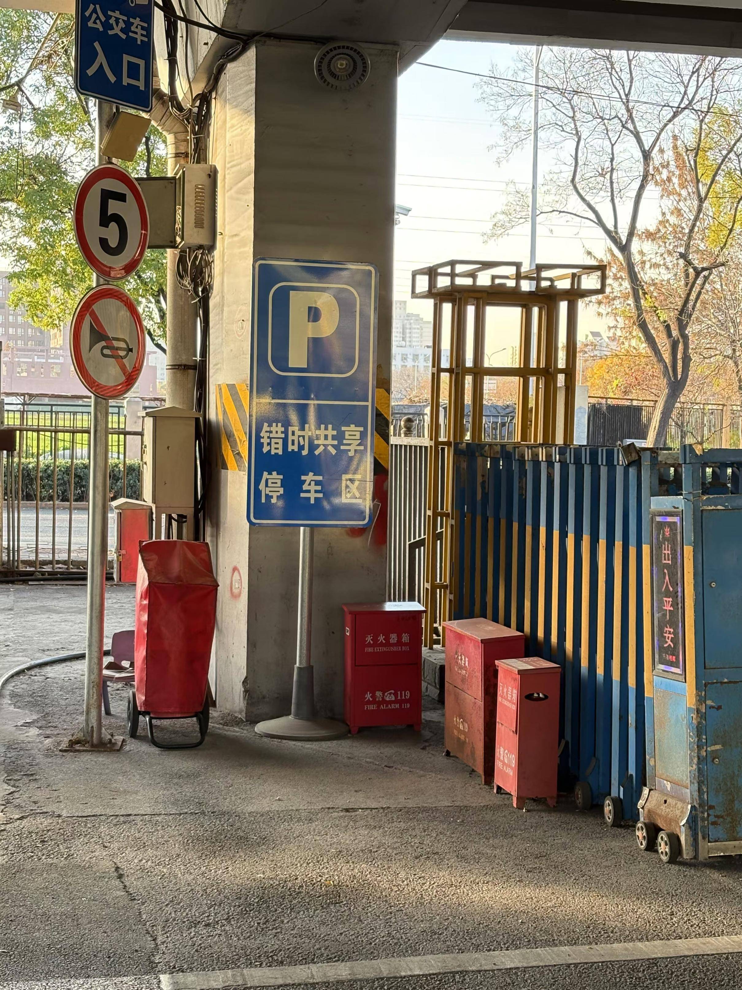 北京今年何以新“挖出”1万个错时共享车位？实地探访