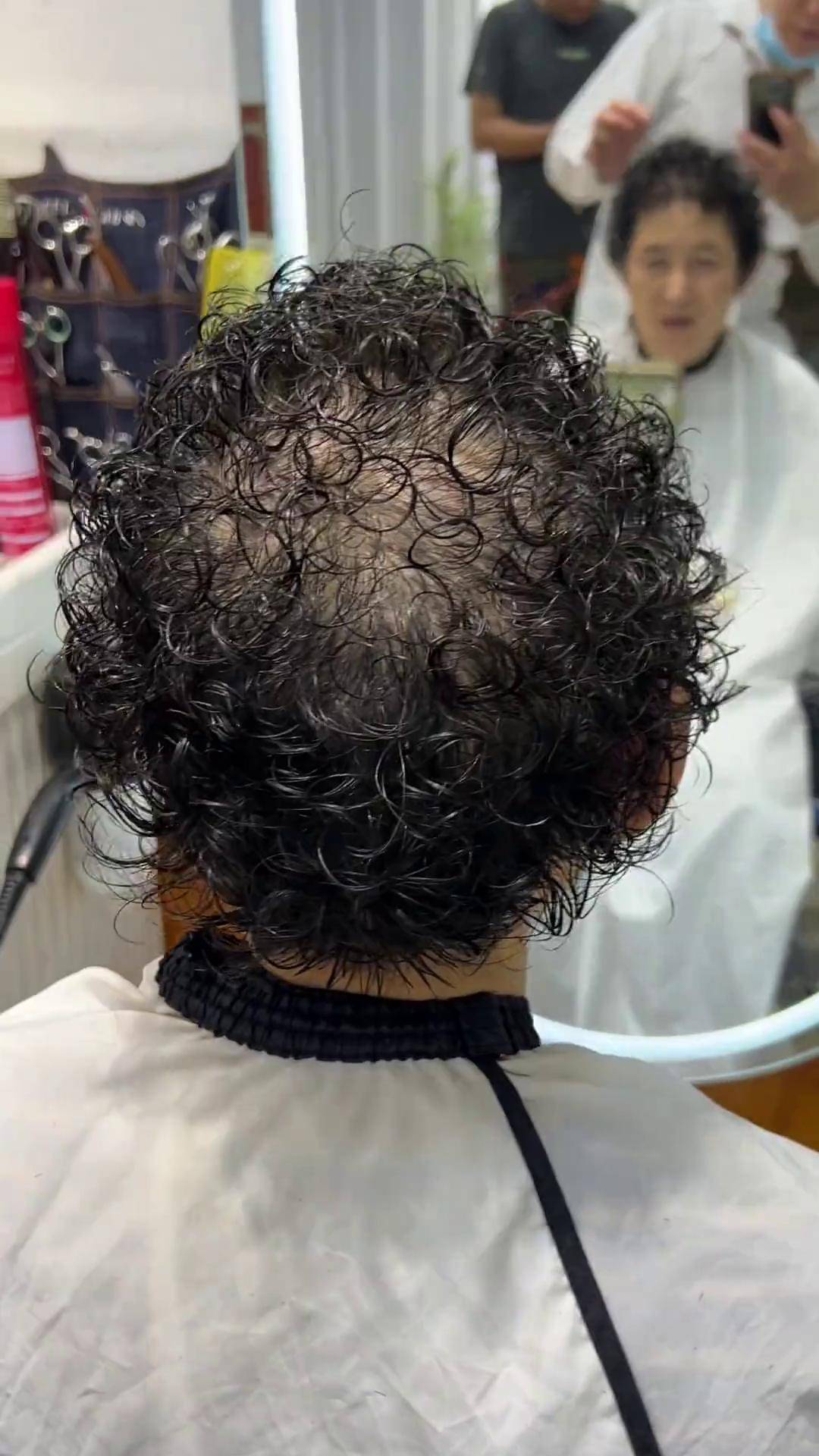 老奶奶满头卷发分享,有全过程一个小时录制,同行互相学习交流美发教学