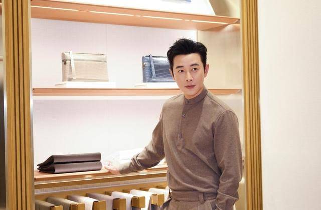 二级演员罗晋:37岁娶85花女神唐嫣,原来私下是这样的宠妻狂魔_小时候