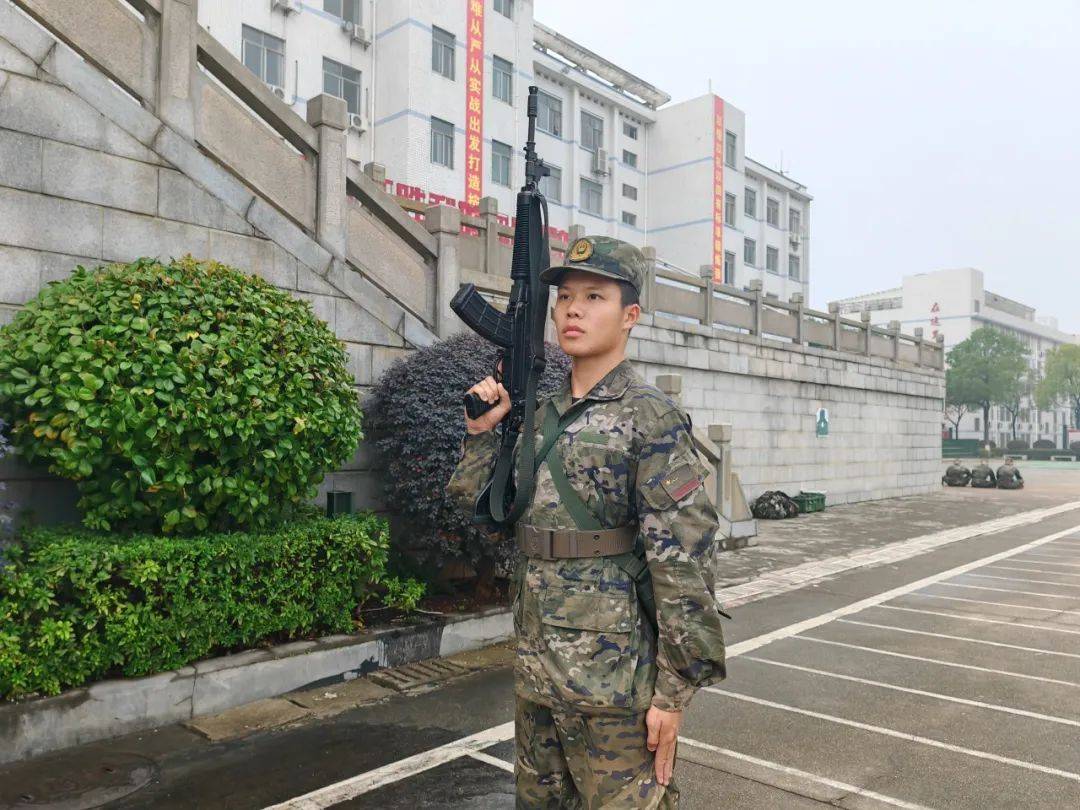 新兵入伍前后对比照,瞧瞧他们的新模样