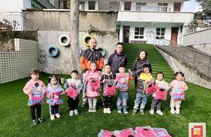 大安区：捐赠足球服装 助力幼儿梦想