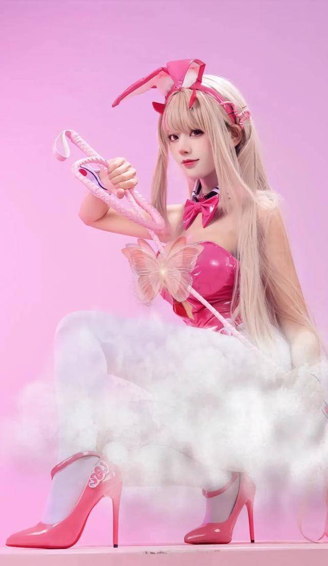 胜利女神:阿抽崽cos毒蛇,白丝美腿,粉色的兔女郎!