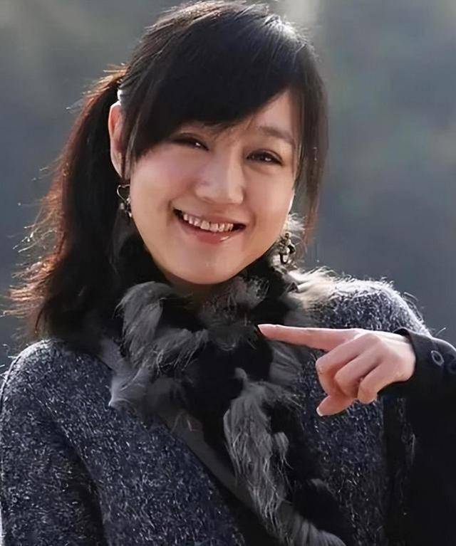胡歌前女友,46岁薛佳凝新恋情,全网恭喜:她终于找到值得爱的人