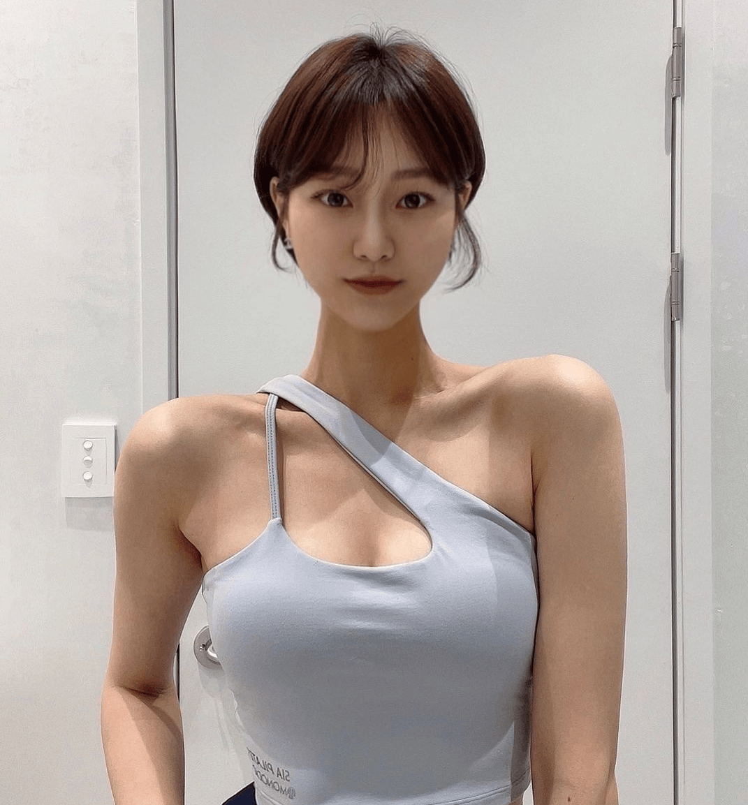 运动女生的短发