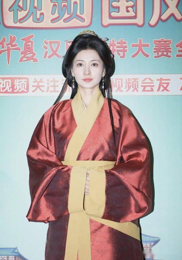 央视镜头下的斓曦美爆了!一身古装惊艳洛阳,一颦一笑梦回沈眉庄