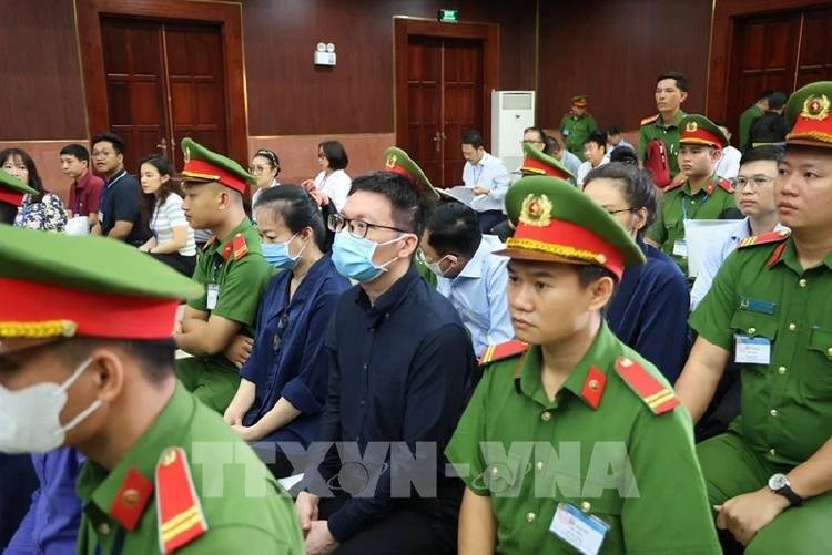 越南女首富因犯欺诈、贪污、行贿罪被判死刑，检方：交110亿美元免死