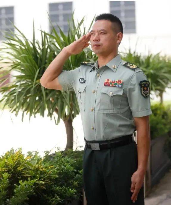 二级军士长,体能特一级!看这一身军功章!