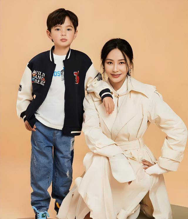 马雅舒:与吴奇隆离婚后,和外籍老公夫妻恩爱,一儿一女颜值逆天