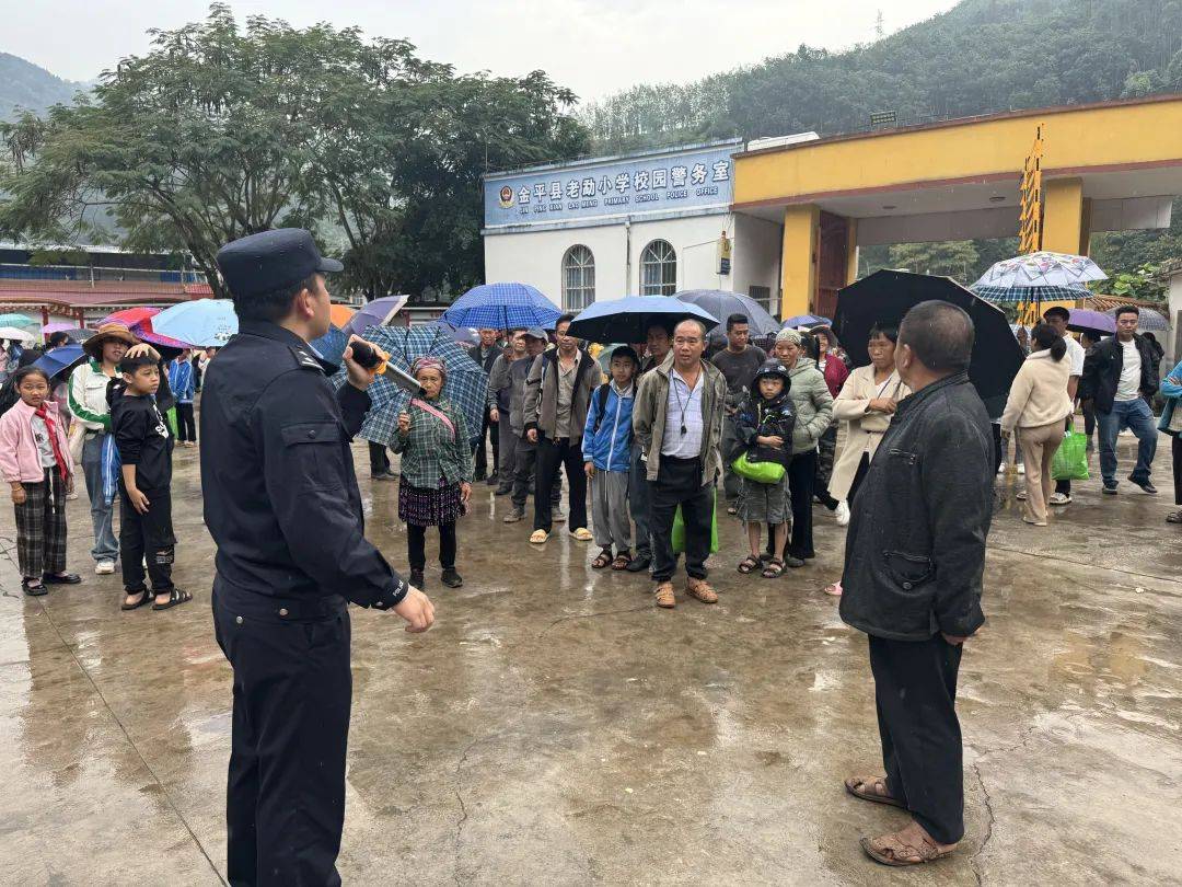 老勐镇:大手拉小手 携手共筑交通安全防线