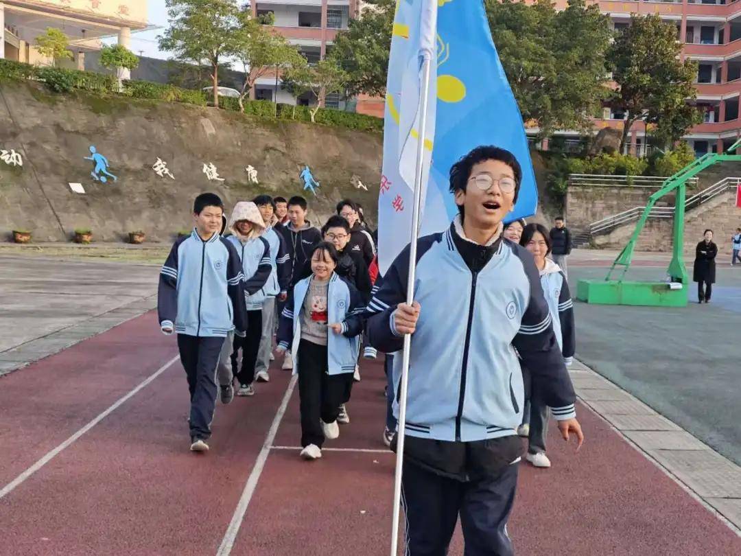 【校园动态】育英中学举行2024年冬季田径运动会