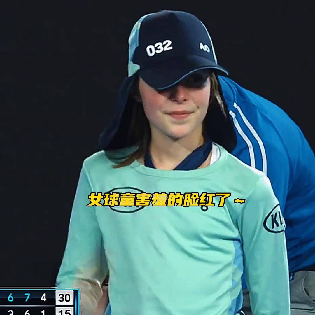 "优质偶像该有的样子" 球王纳达尔回发球误击女球童,暖心献吻道歉,太