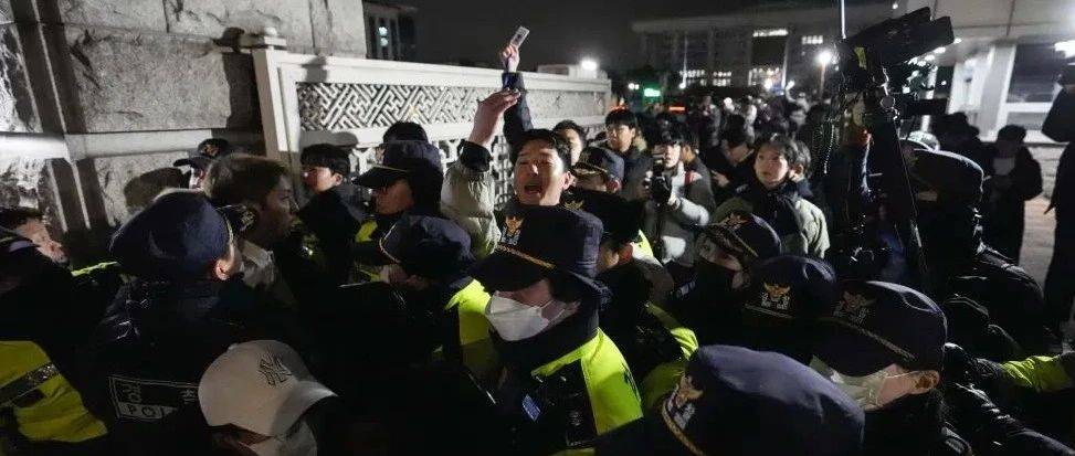 突发！总统宣布全国戒严，军队出动！中国大使馆紧急提醒！_尹锡_戒严令_民众