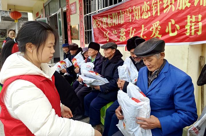 关爱老人 温暖寒冬 ——赫章县古达乡开展志愿服务活动