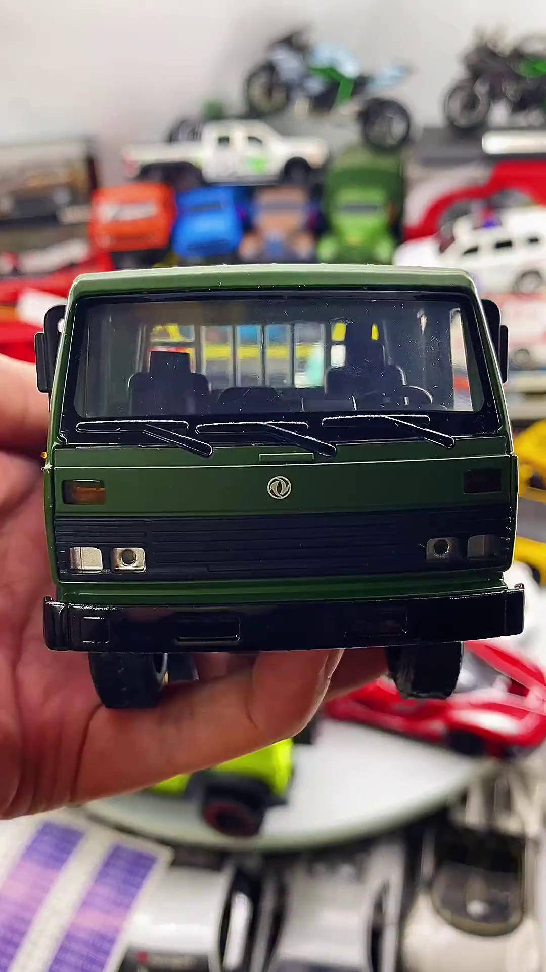 32比例东风康明斯军用绿色版本,全车合金,带声光