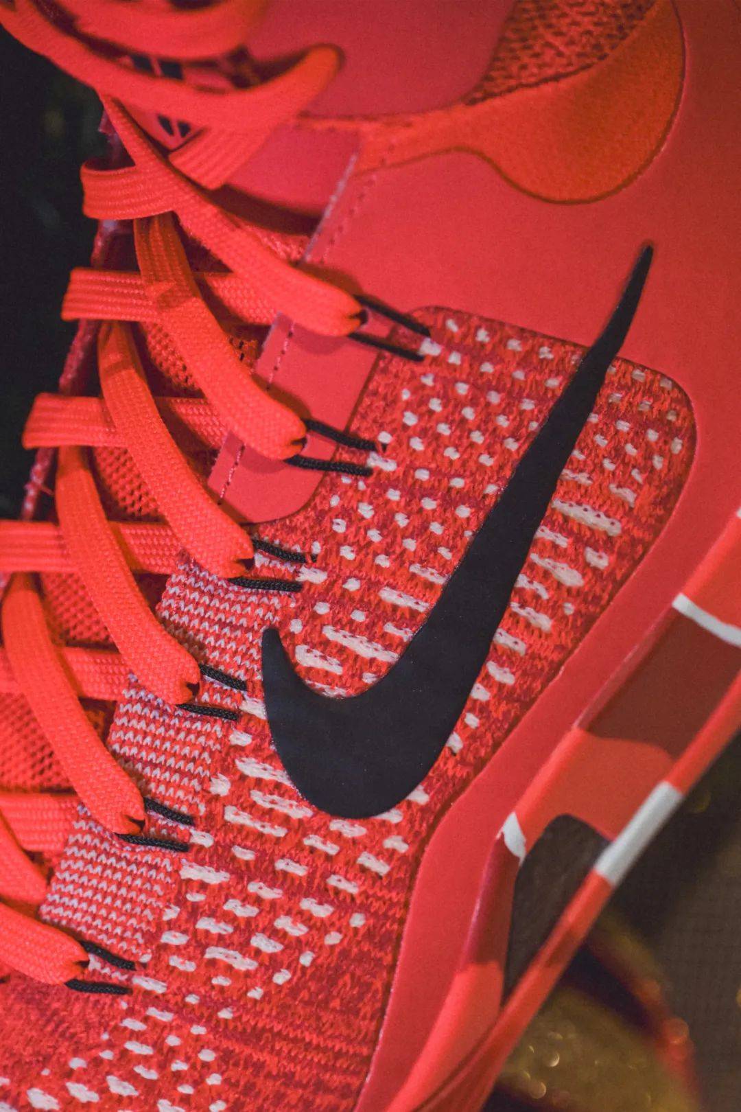为庆贺经典的 christmas 配色推出 10 周年nike 带来 nike kobe 9
