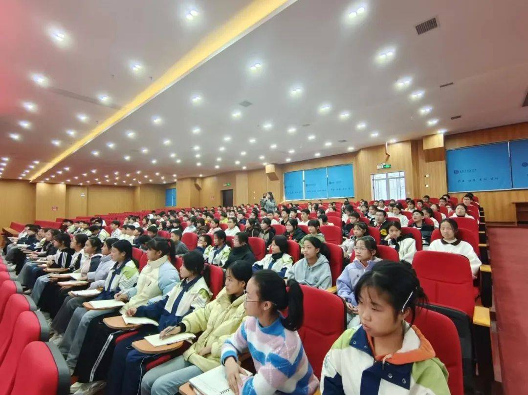 宜春四中举行红色经典诵读比赛