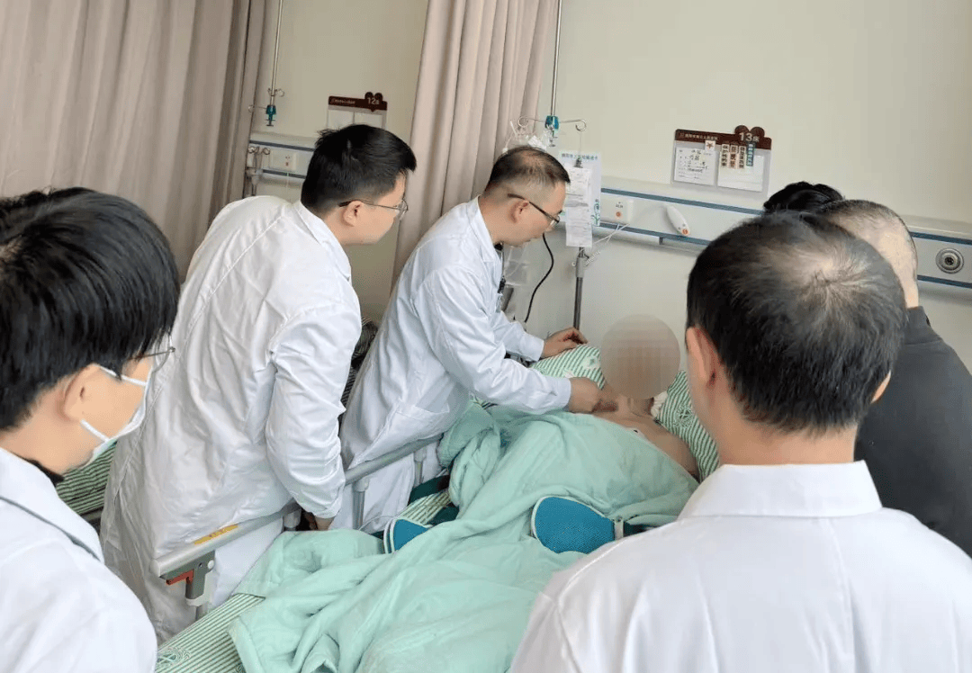 惊险!意外车祸命悬一线,全力施救患者转危为安