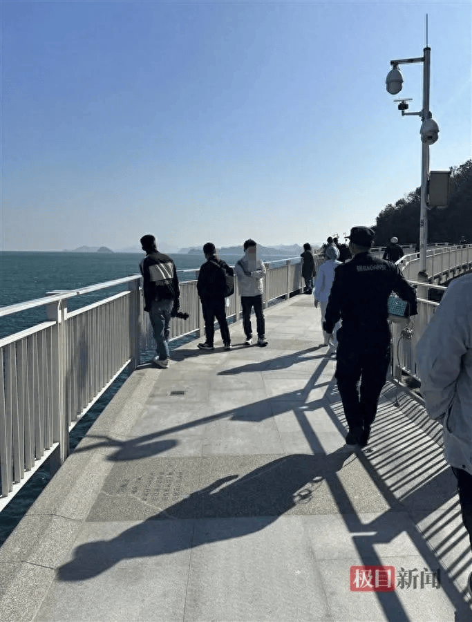 28岁女游客坠海身亡！警方介入调查