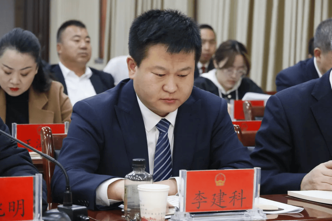 （记者 马雪）市人大代表、陇南市祥宇油橄榄开发有限公司总经理李建科：作为一名企业界代表，建议一要加大